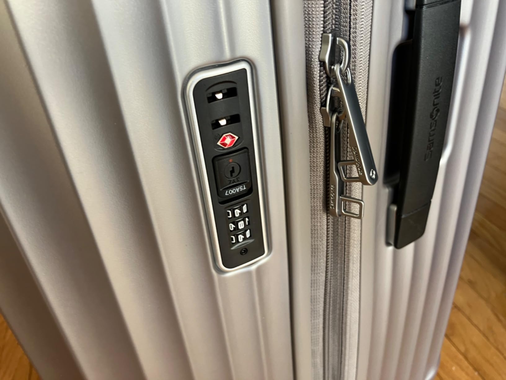 サムソナイト エナウのTSAロック