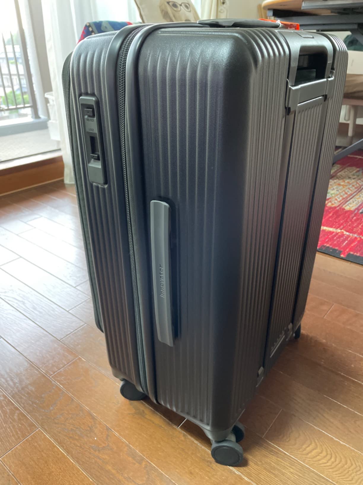 INV155を斜め後ろから見た画像