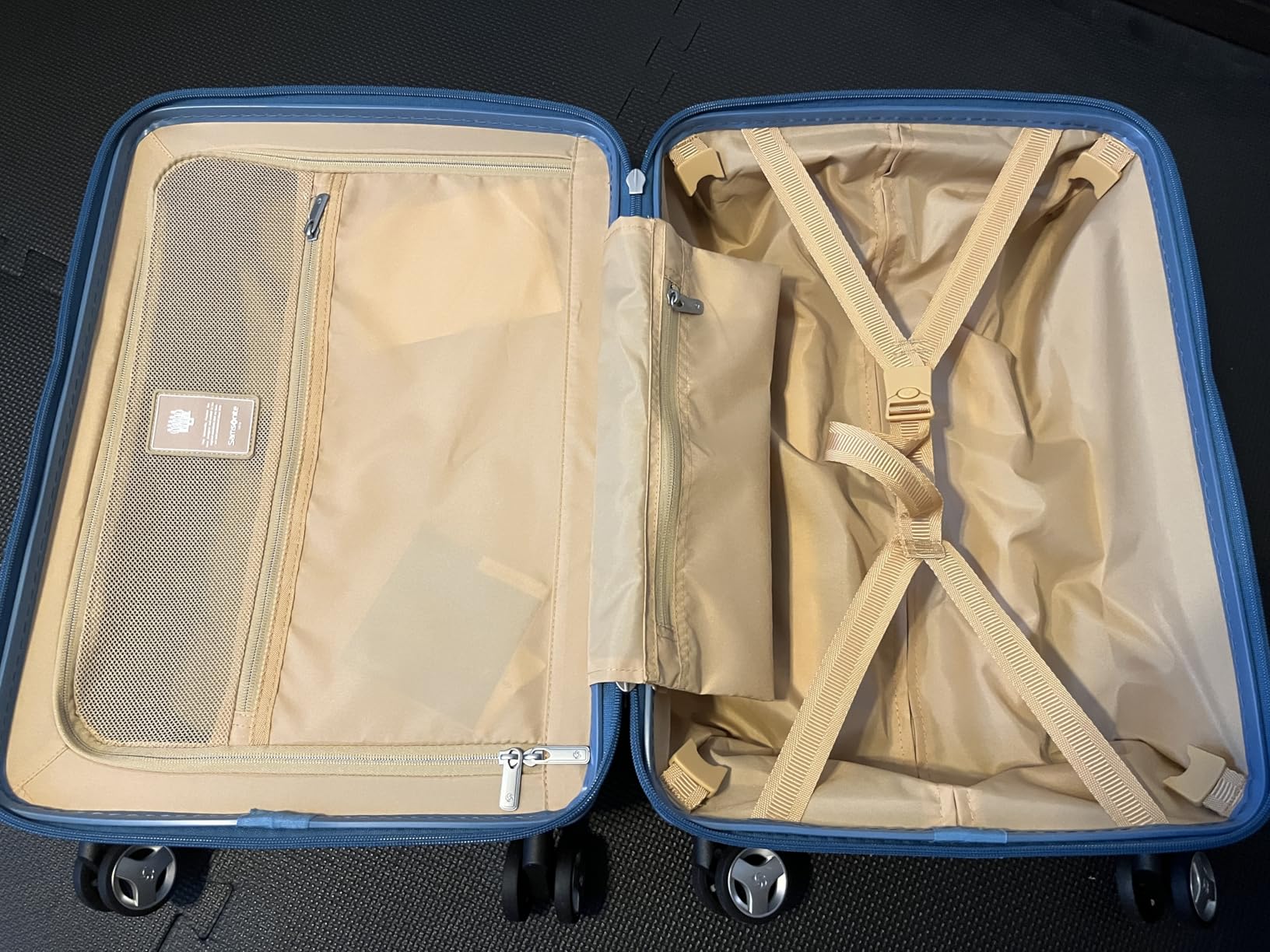 サムソナイト エナウの内装