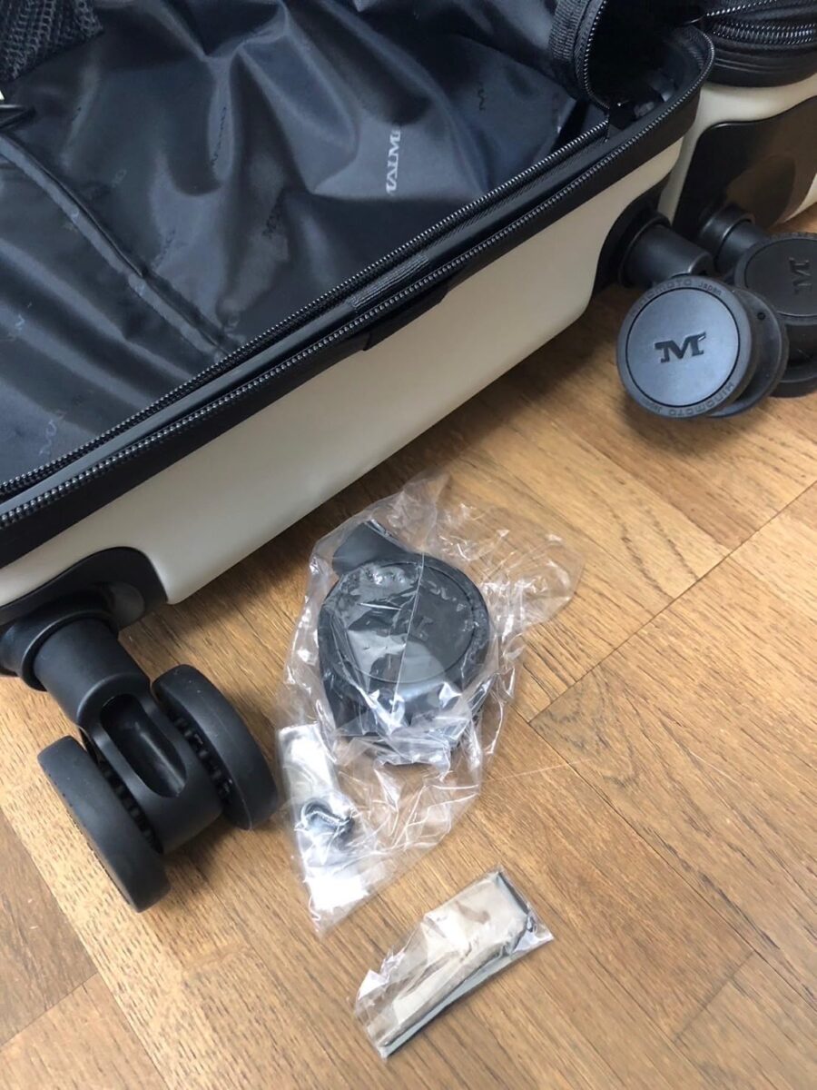 MAIMO ZIPUP キャスター