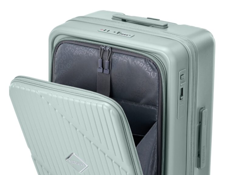 ヴェロックスの前開き部分を開いている画像