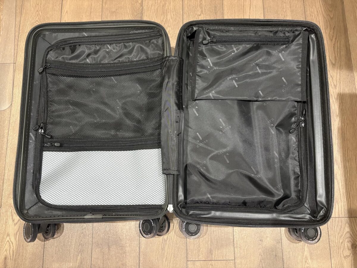 cjutro FRONTIER を横開きで開いた状態