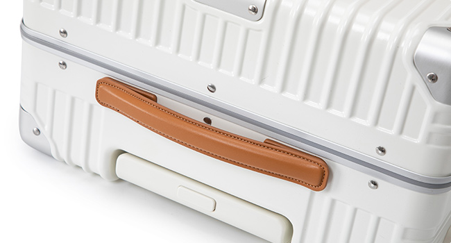 タビトラ KRS8268 の革の取っ手